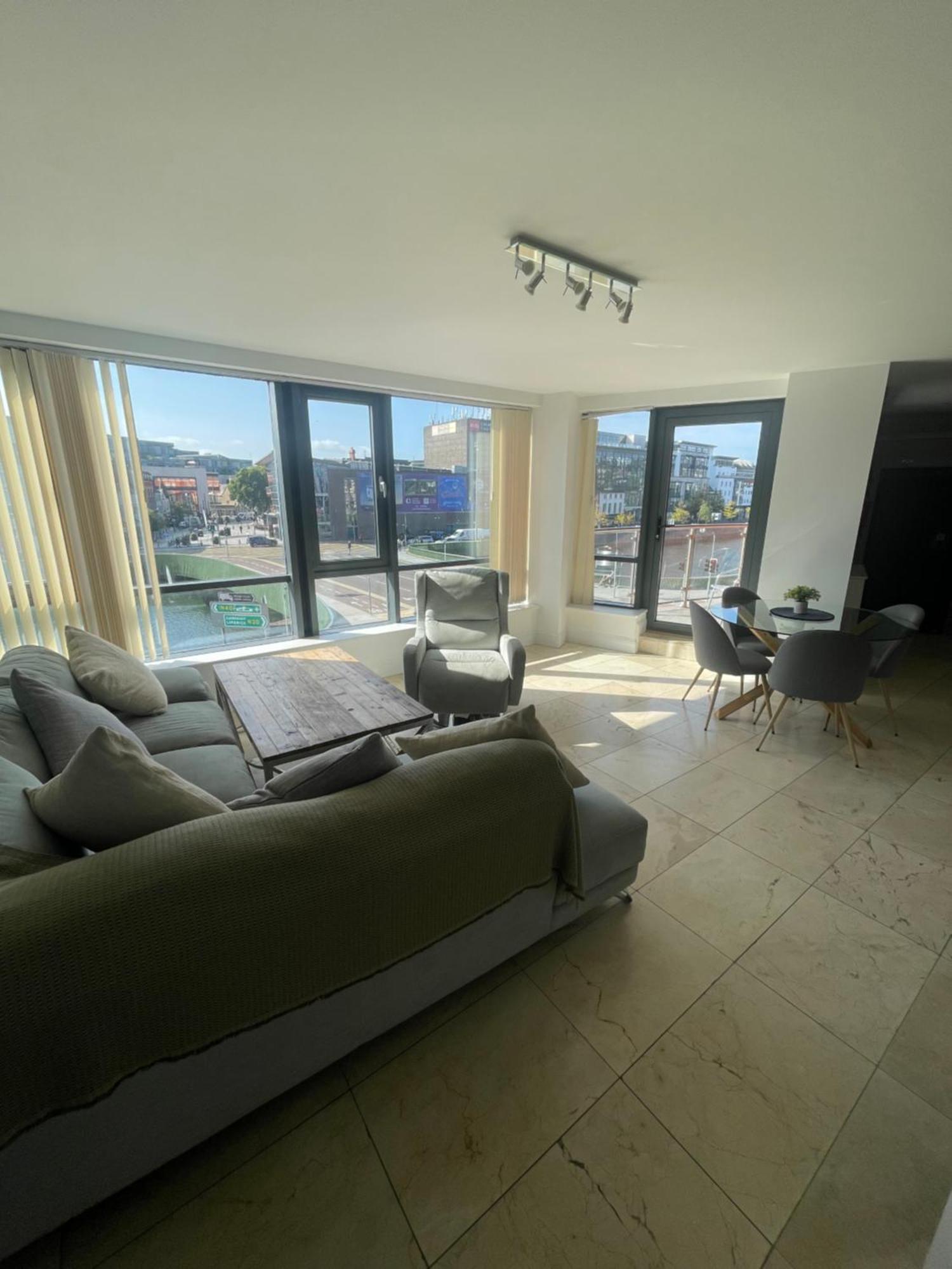 Fabulous And Sunny 2 Bed Apartment, In City Centre Cork Ngoại thất bức ảnh