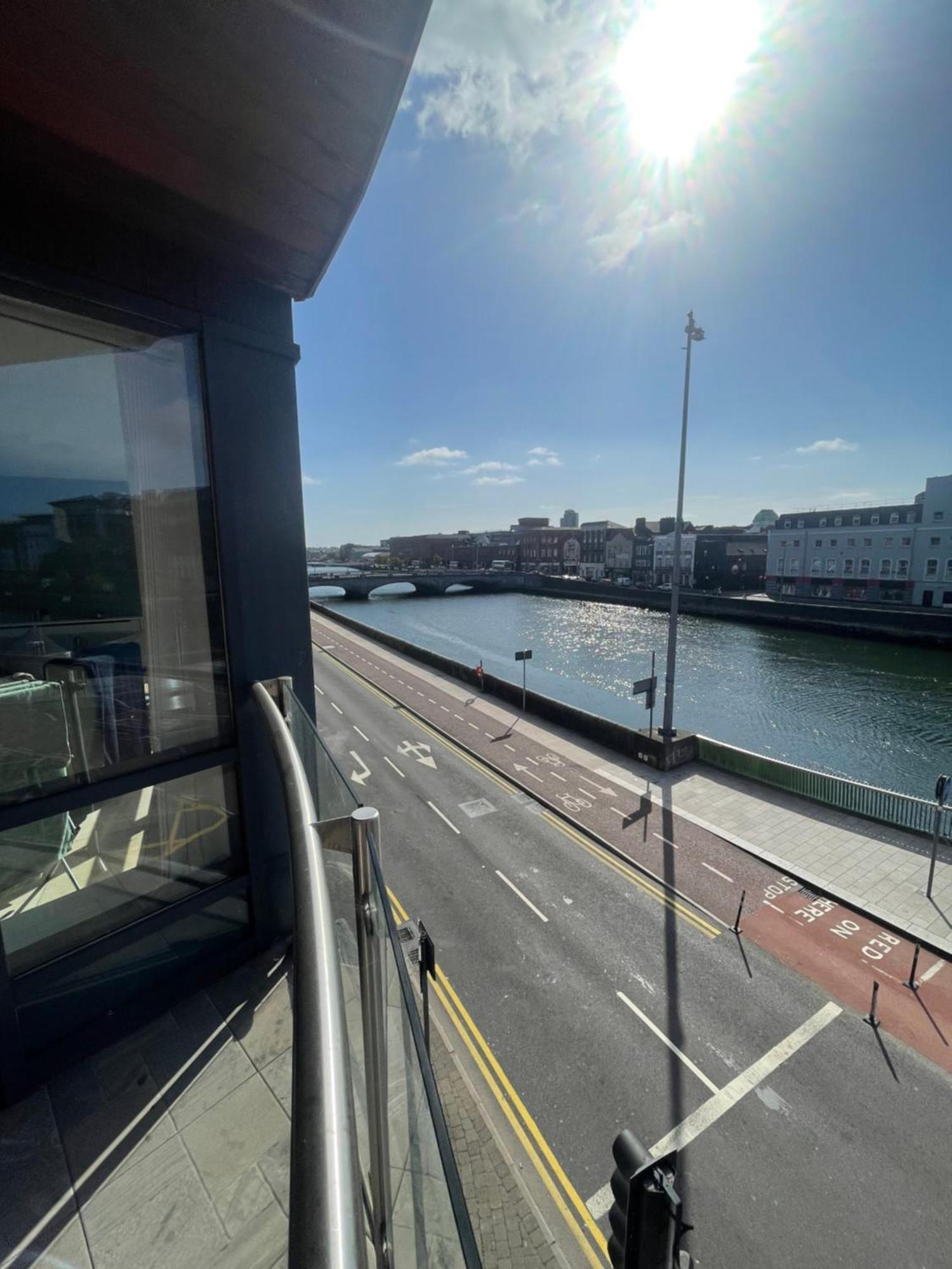 Fabulous And Sunny 2 Bed Apartment, In City Centre Cork Ngoại thất bức ảnh